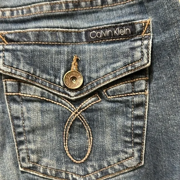Calvin Klein jeans. Size 8. Great condition.Waist 15” flat. Inseam 28”.Rise 9.5” - Picture 2 of 4